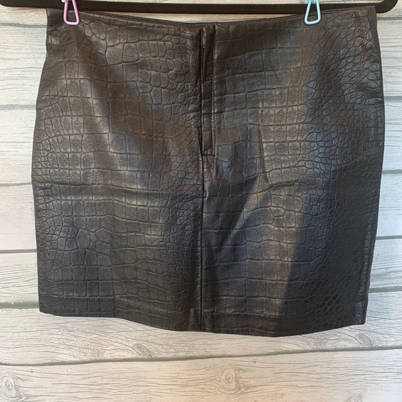 DIVIDED H&M Womens Skirt Size 4 Black Faux Leather Sexy Mini Clubwear Pencil - Picture 3 of 10